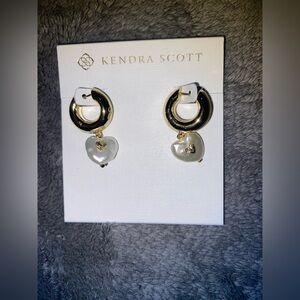 BNWT Kendra Scott Sasha Heart in Gold Huggies w/Pearl Heart Charm $90
